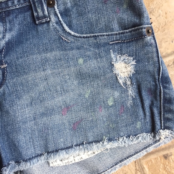 Distressed Roxy shorts - Picture 3 of 5